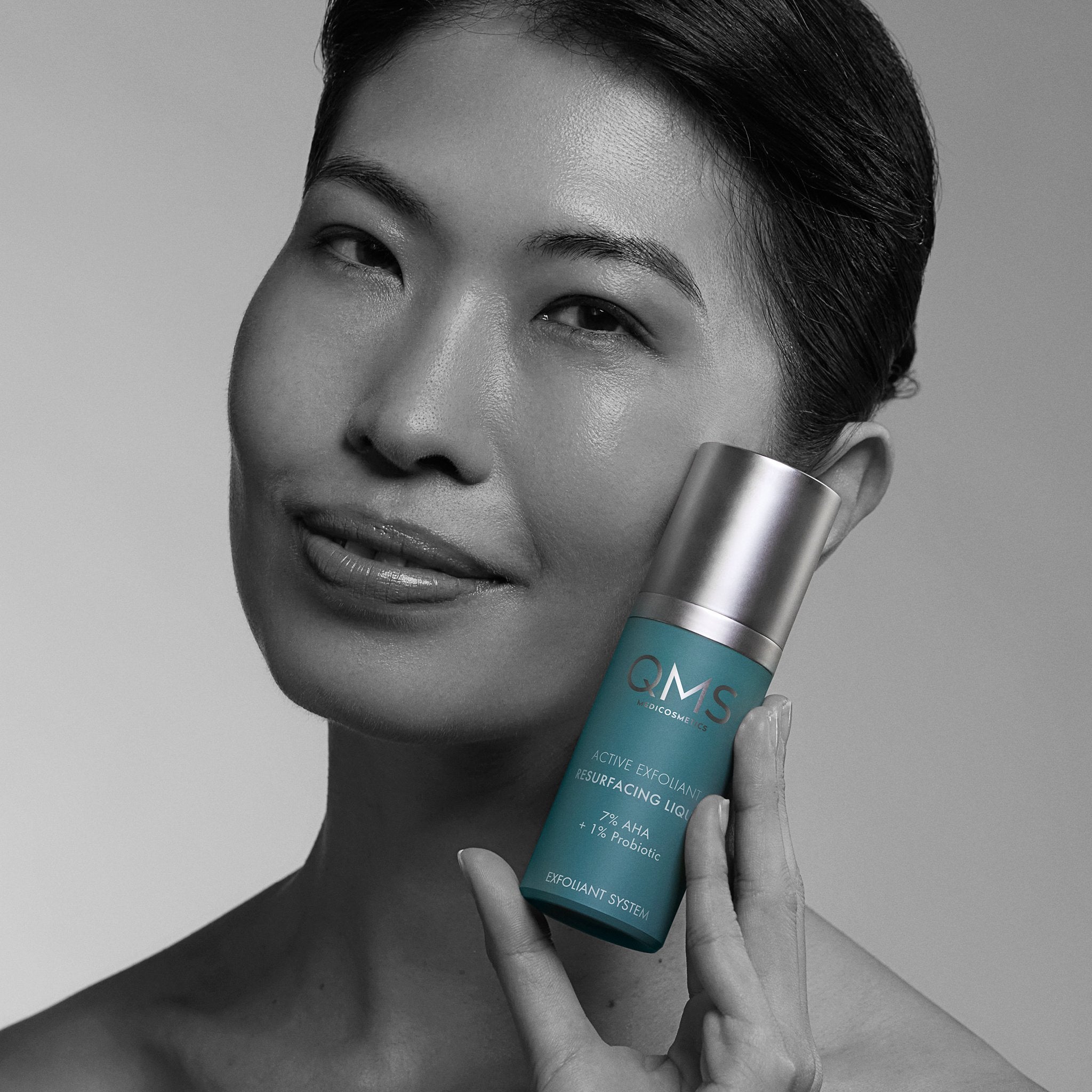 QMS_EAN_4025614508182_7_AHA_Exfoliant_Active_Sensitive_Model_2w